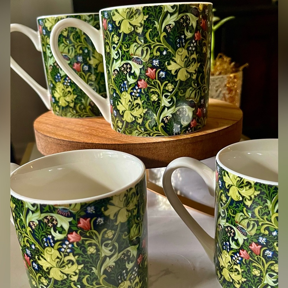 Set of 4 House of William Morris “Golden Lily” print mugs. Like new.